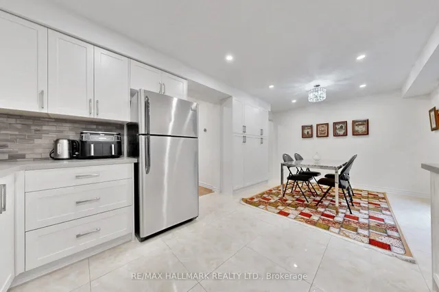 22 Pining Rd, Markham 4