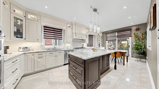 40 Chateau Dr, Vaughan 3