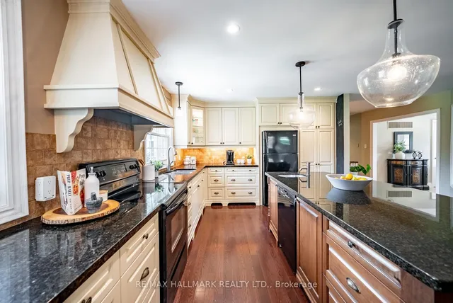 245 Cam Fella Blvd, Whitchurch-Stouffville 5