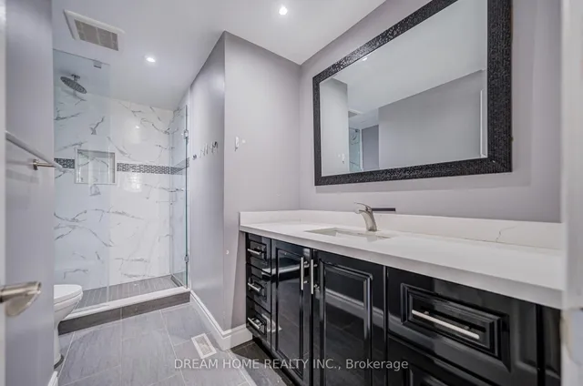 100 Douglas Haig Dr, Markham 4