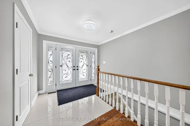 70 Hamilton Dr, Newmarket 4