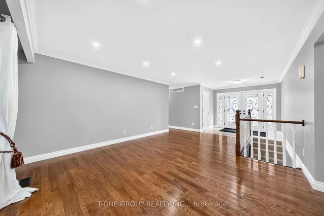 70 Hamilton Dr, Newmarket 5