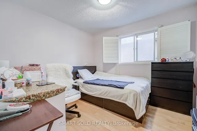 68 Harmony Rd, Vaughan 4