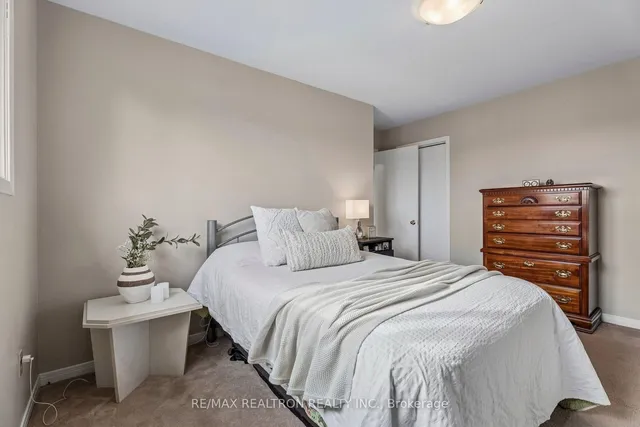 596 Brooks Howard Crt, Newmarket 5