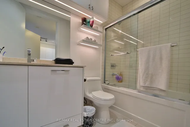 9471 Yonge St #315, Richmond Hill 4
