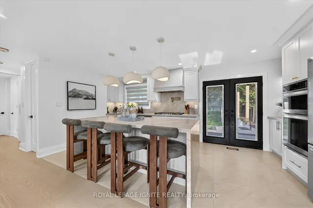 103 Baker St, Whitchurch-Stouffville 2