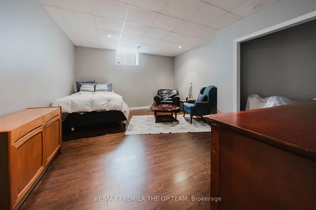 56 Park Ridge Dr, Vaughan 2