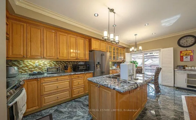 47 Davos Rd, Vaughan 5