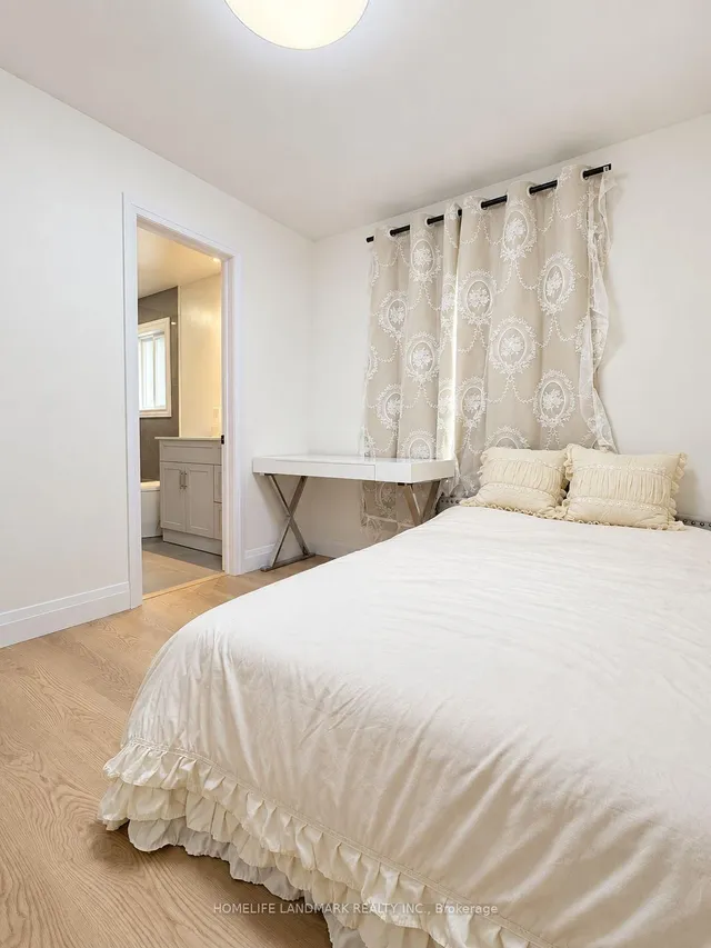 136 Grandview Ave, Markham 3