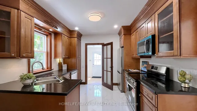 82 Centre St, Richmond Hill 3