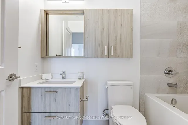 30 Upper Mall Way #3006, Vaughan 3