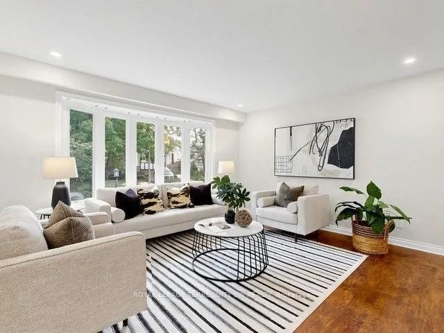 12 Sir Pellias Terr, Markham 4
