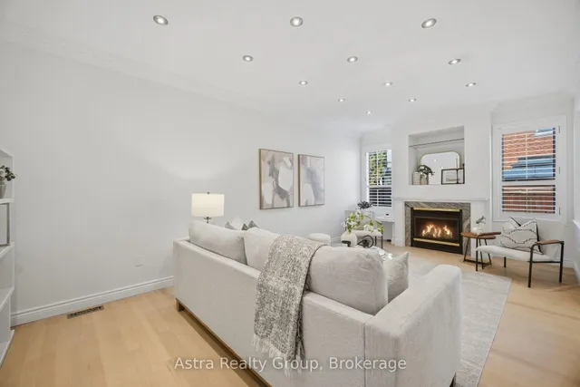 14 Daiseyfield Cres, Vaughan 4
