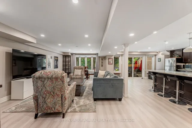 55 Maverick Cres, Vaughan 5