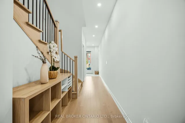 12 Seedling Cres, Whitchurch-Stouffville 4