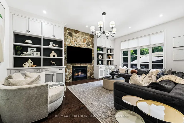 95 Woodvalley Cres, Vaughan
