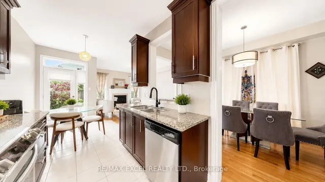 176 Sir Sanford Fleming Way, Vaughan 4