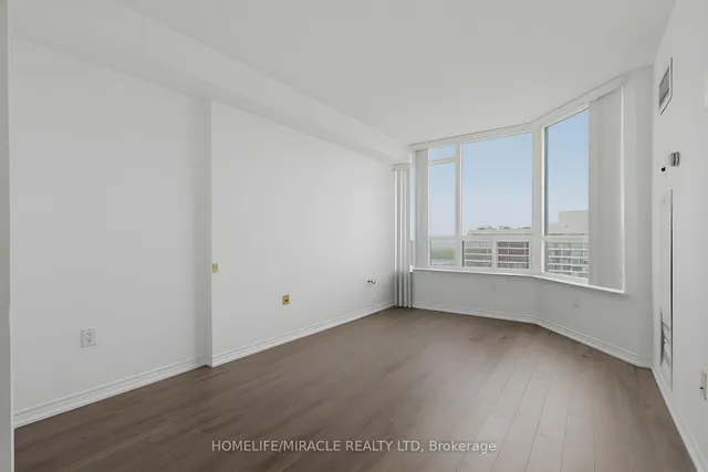 7250 Yonge St #PH211, Vaughan 4