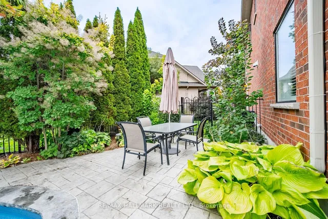 23 Maurovista Crt, Whitchurch-Stouffville 3