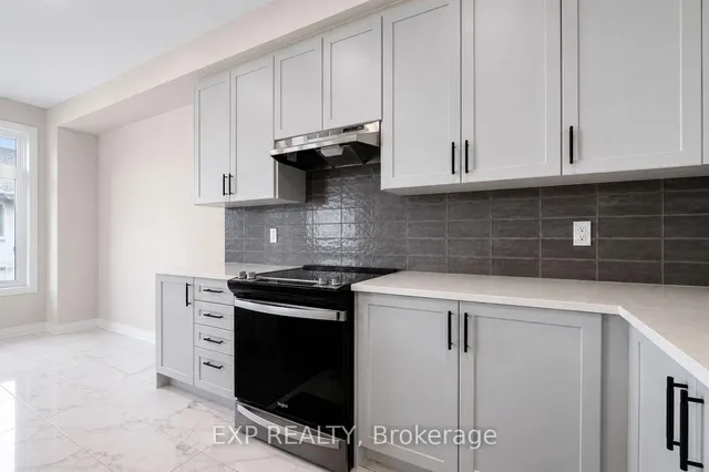 50 Kentledge Ave, East Gwillimbury 3