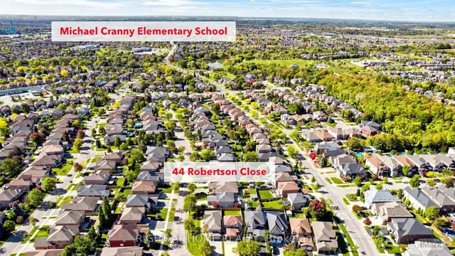 44 Robertson Clse, Vaughan 1