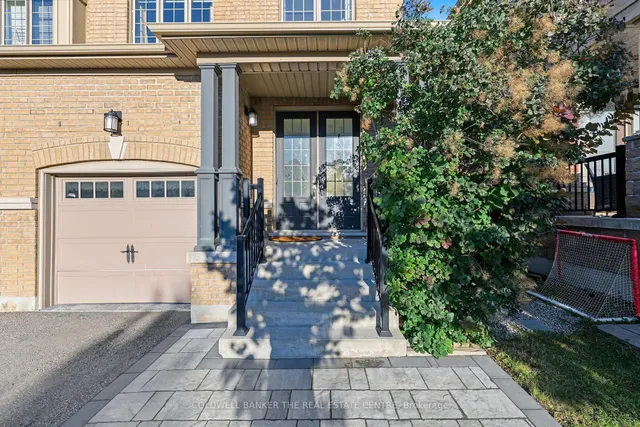 705 Yarfield Cres, Newmarket 3