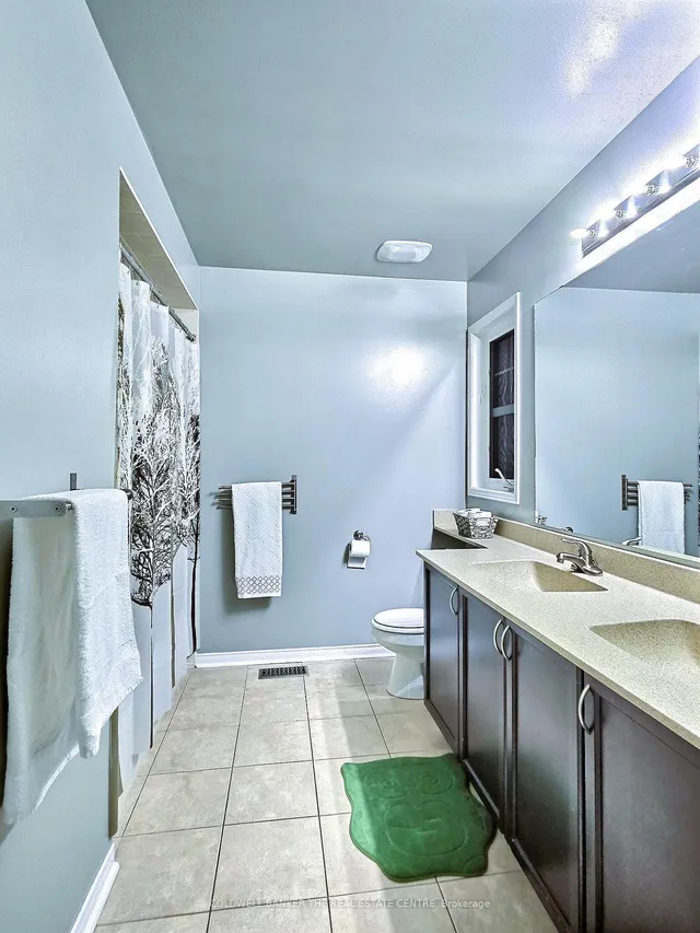 1 Rutherford Rd, Bradford West Gwillimbury 4