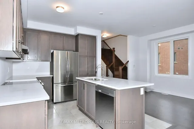 61 Seedling Cres, Whitchurch-Stouffville 4