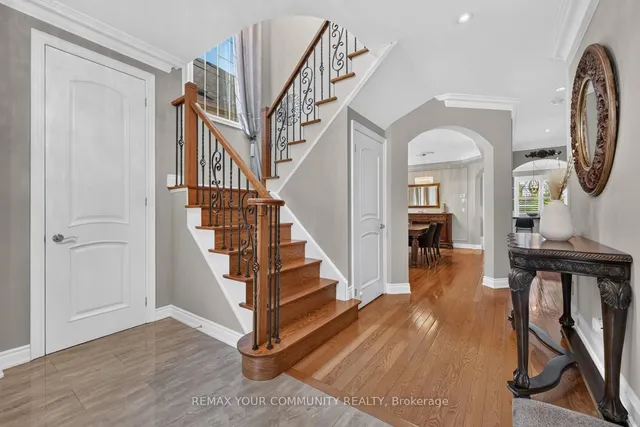 38 Dimarino Dr, Vaughan 5