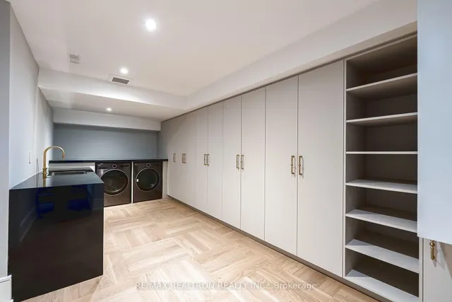 28 Scott Dr, Richmond Hill 3