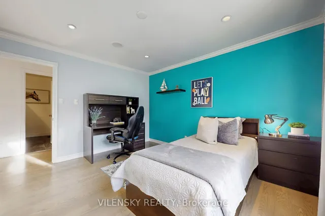 32 Whitfield Crt, Aurora 2