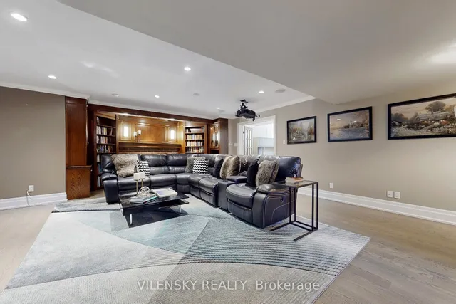 32 Whitfield Crt, Aurora 5