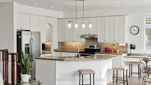 25 Gordon Weedon Rd, Markham 5