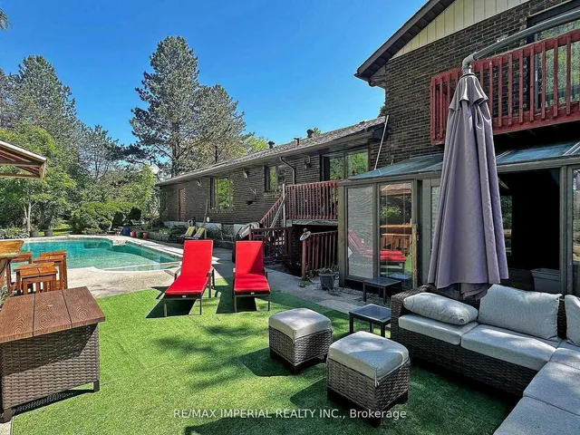 22 Ratcliff Rd, Whitchurch-Stouffville 5