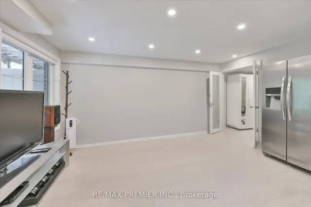 1331 Major Mackenzie Dr #114, Vaughan 4