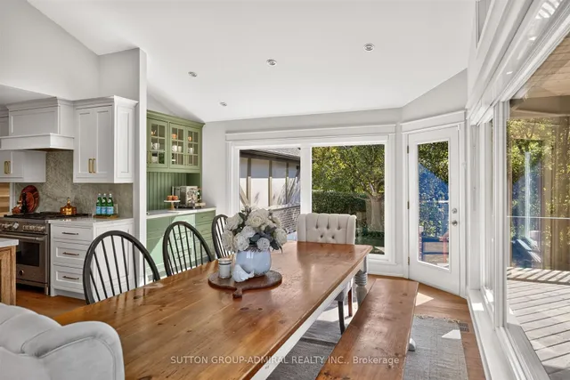 8400 19th Sideroad, King 5