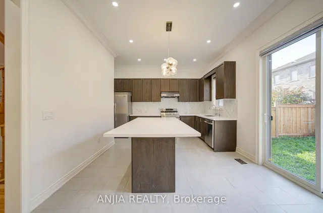 57 Betty May Cres, East Gwillimbury 2