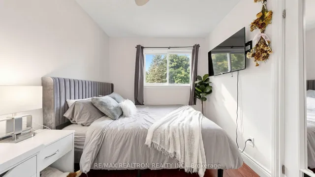 19 Amberglen Crt, East Gwillimbury 3