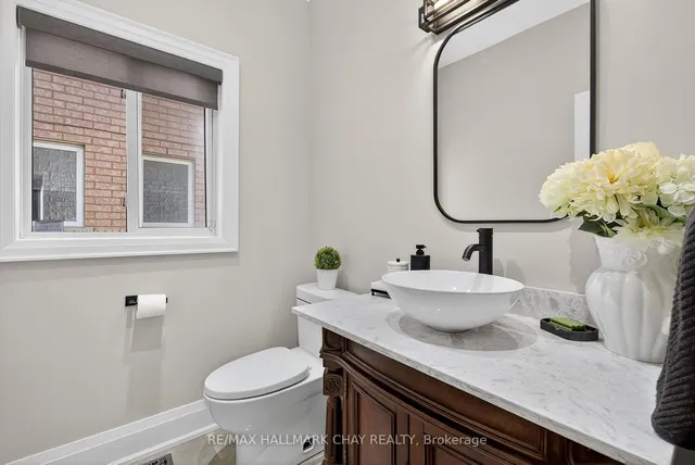 160 Golden Gate Circ, Vaughan 5