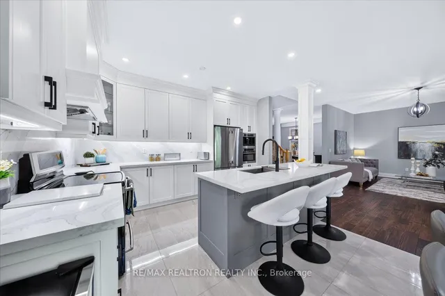 162 Estate Garden Dr, Richmond Hill 2