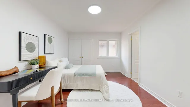 11 Melbourne Dr, Richmond Hill 3