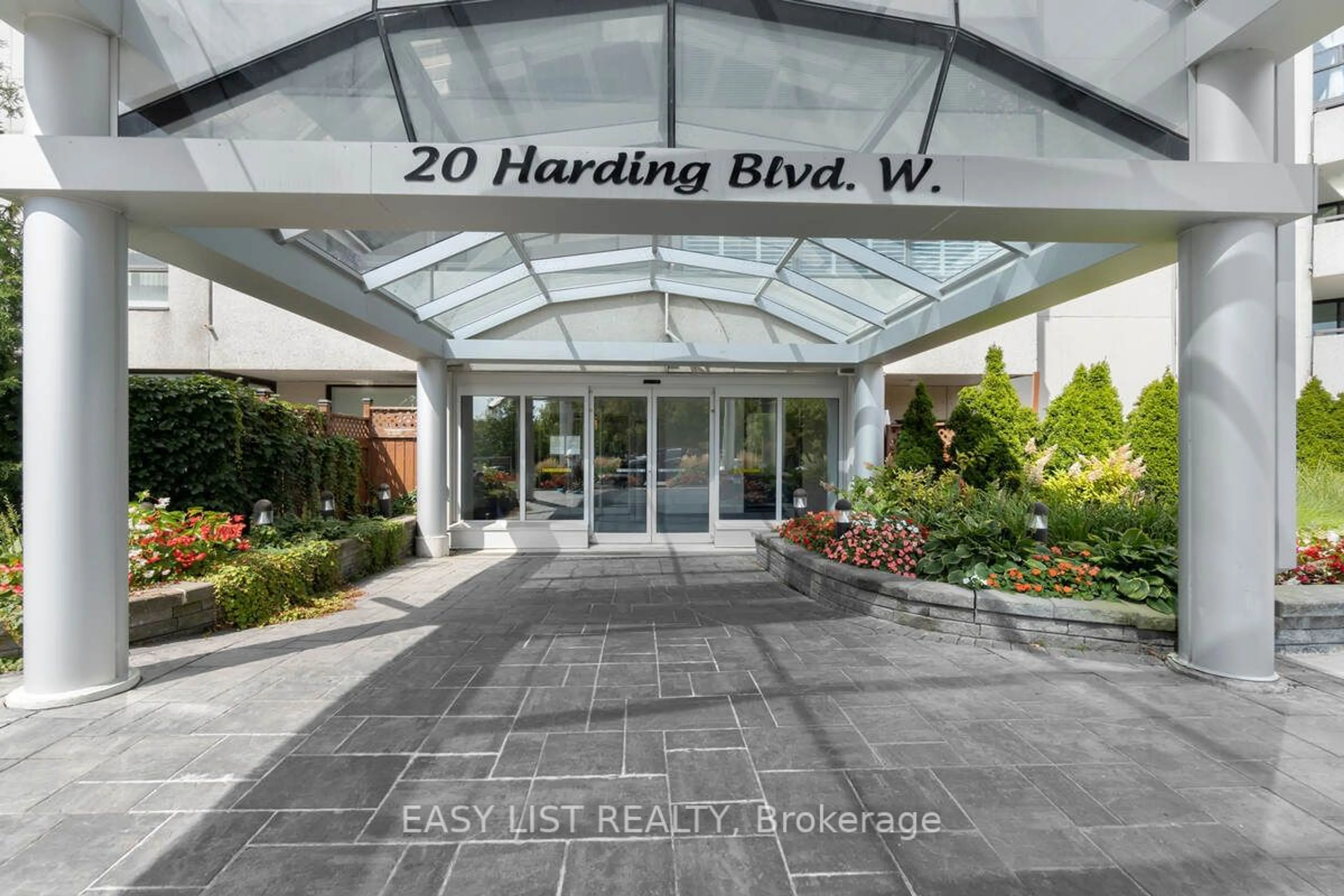 Indoor lobby for 20 Harding Blvd #810, Richmond Hill Ontario L4C 9S4