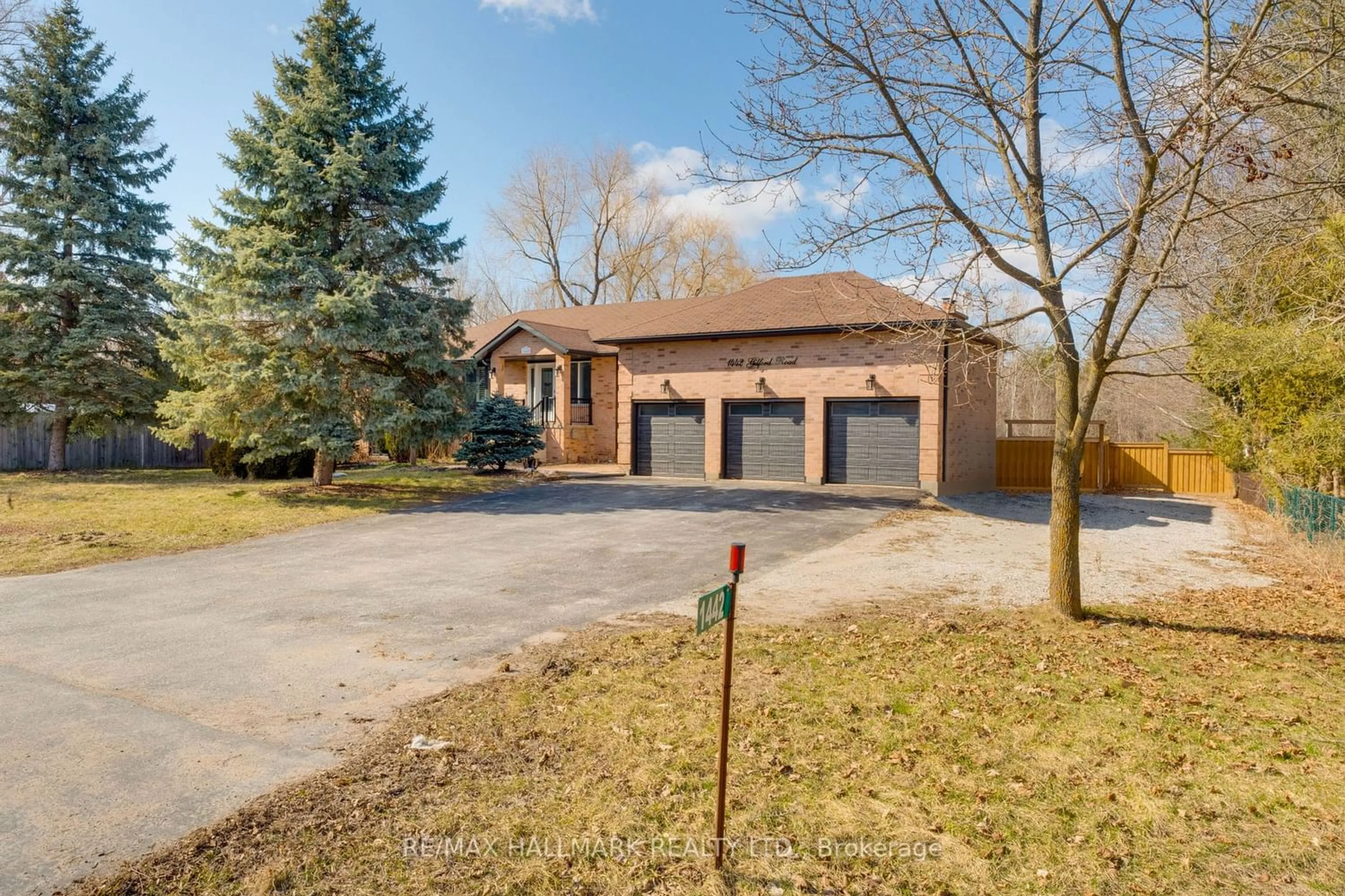 Frontside or backside of a home for 1442 Gilford Rd, Innisfil Ontario L0L 1R0