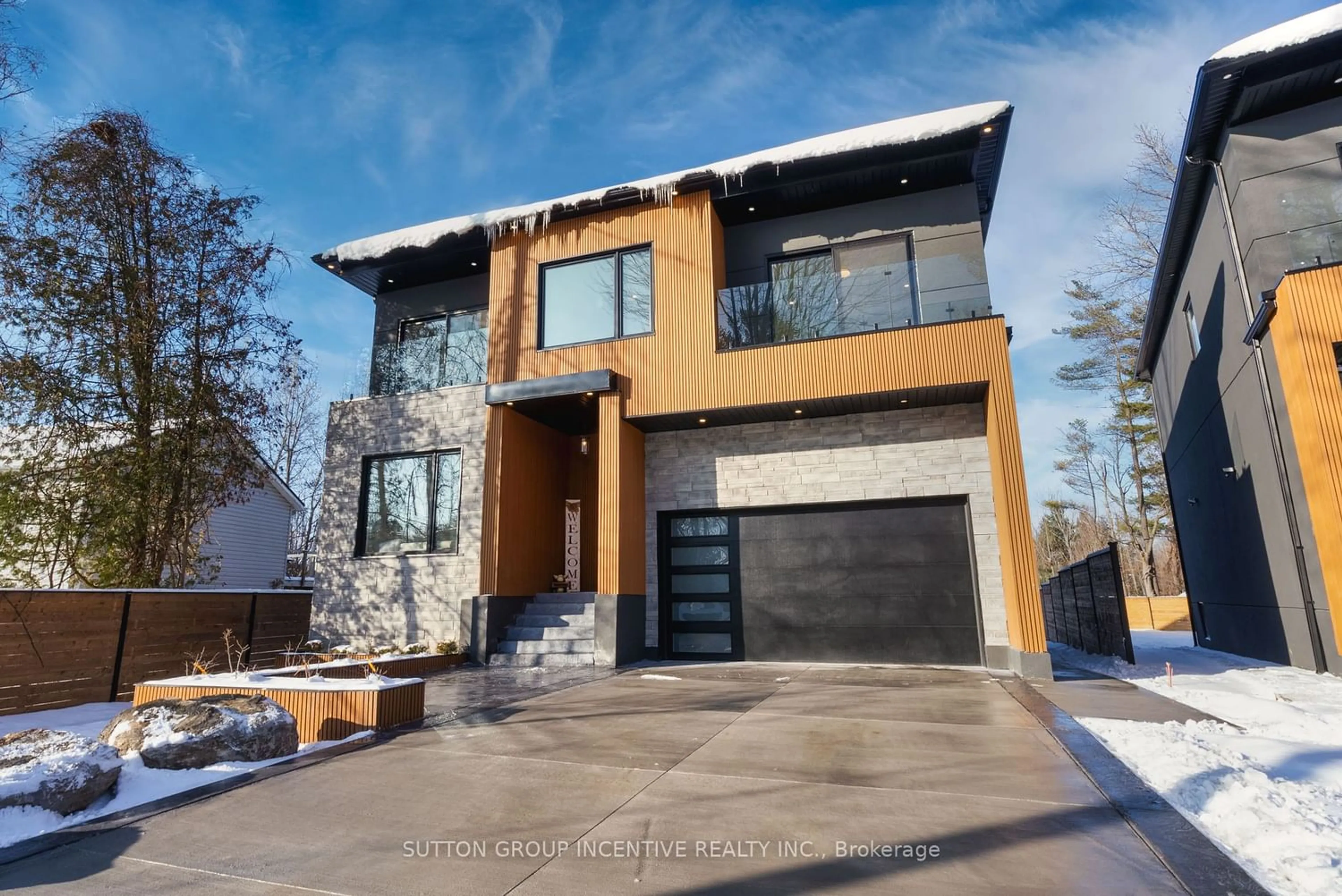Home with stucco exterior material for 1772 Wingrove Ave, Innisfil Ontario L9S 1S4