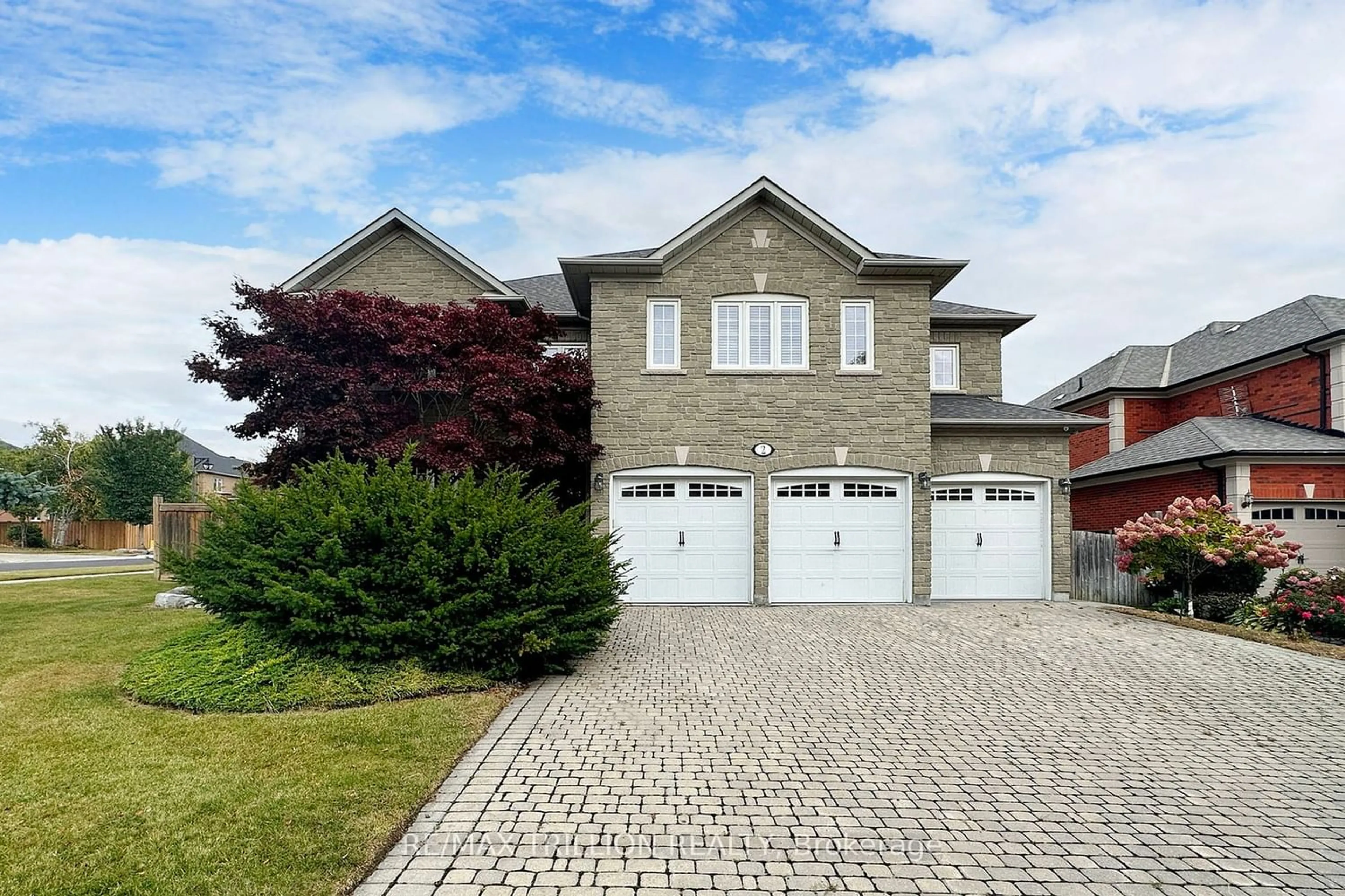 Frontside or backside of a home for 2 Avery Crt, Richmond Hill Ontario L4B 3W2
