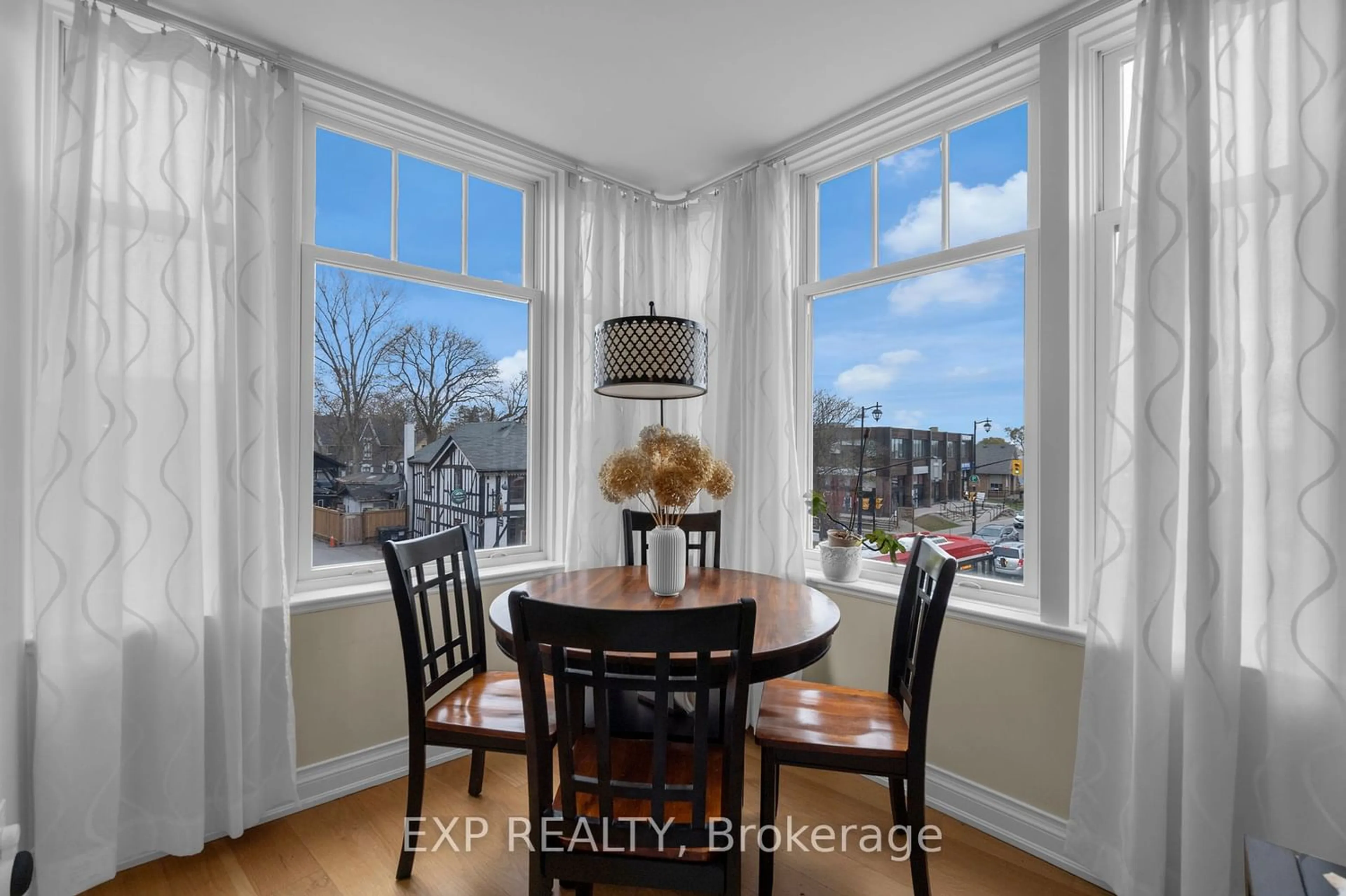 Dining room for 68 Main St #222, Markham Ontario L3P 0N5