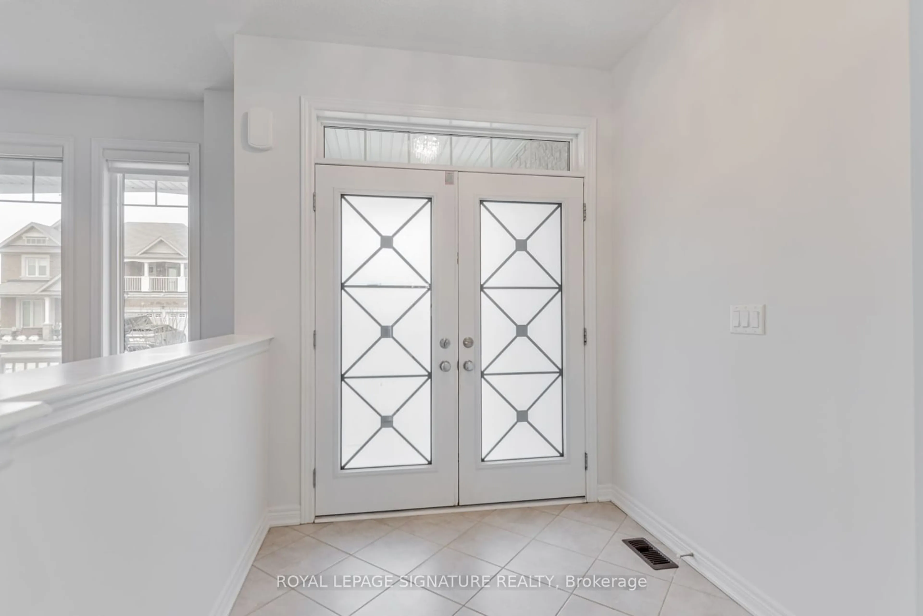 Indoor entryway for 36 Philips View Cres, Richmond Hill Ontario L4E 0M1
