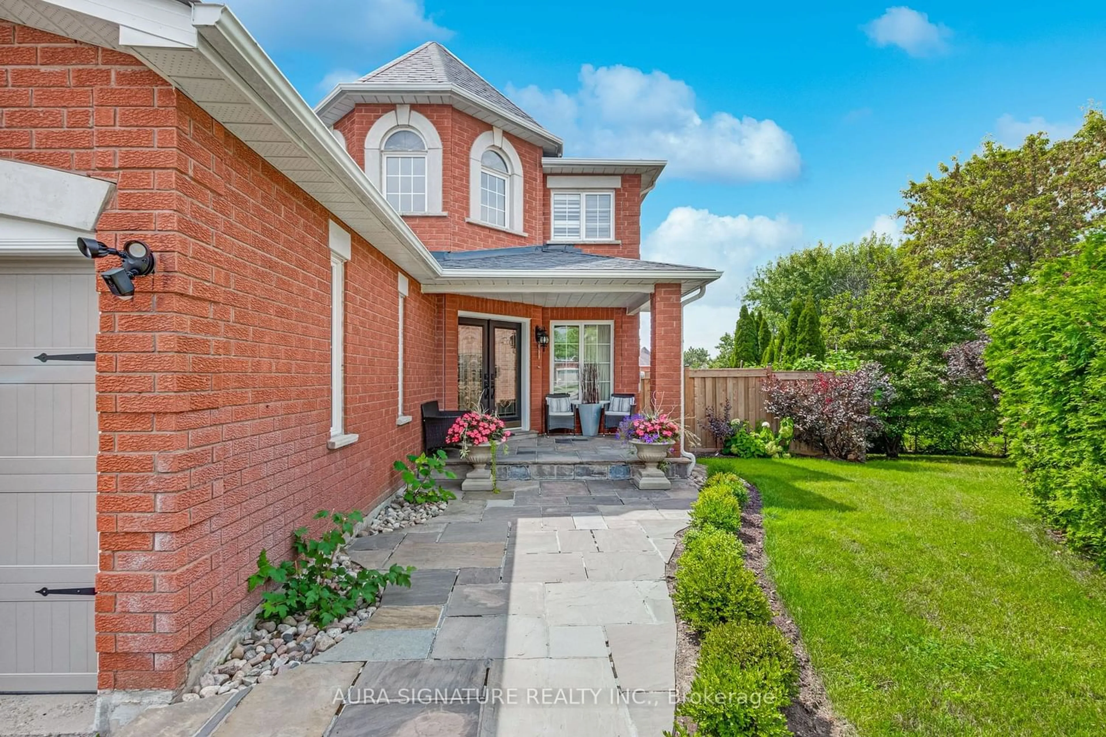 Home with brick exterior material for 1 Graceview Crt, Vaughan Ontario L4L 9C4