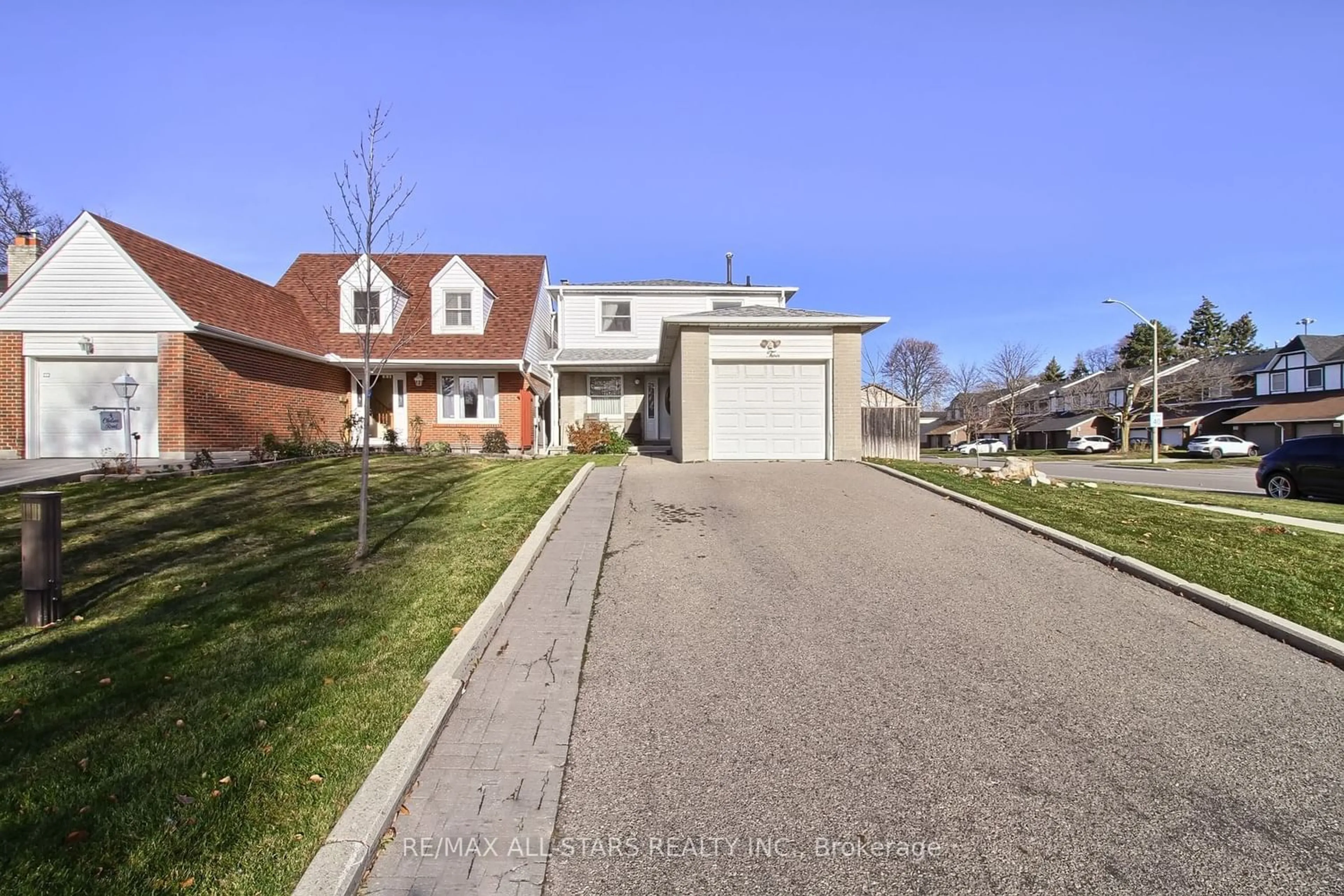 Street view for 2 Chelsea Rd, Markham Ontario L3T 4H1