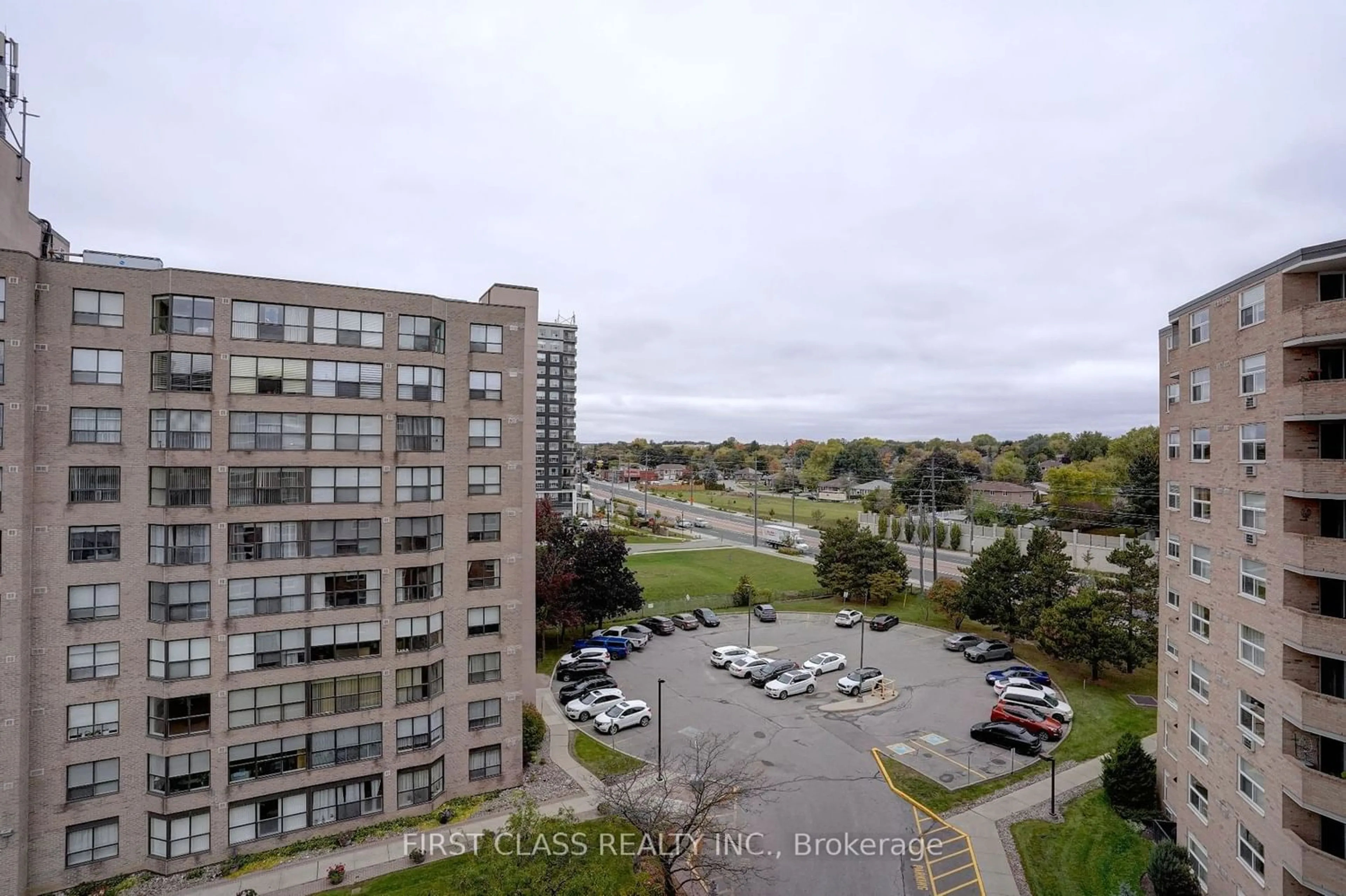 A pic from exterior of the house or condo for 260 Davis Dr #812, Newmarket Ontario L3Y 7C3